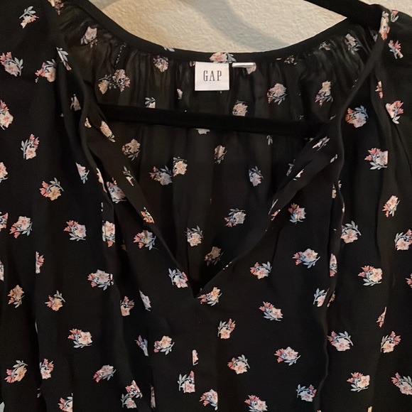 NWOT Lightweight floral GAP blouse perfect for spring! - Picture 4 of 4